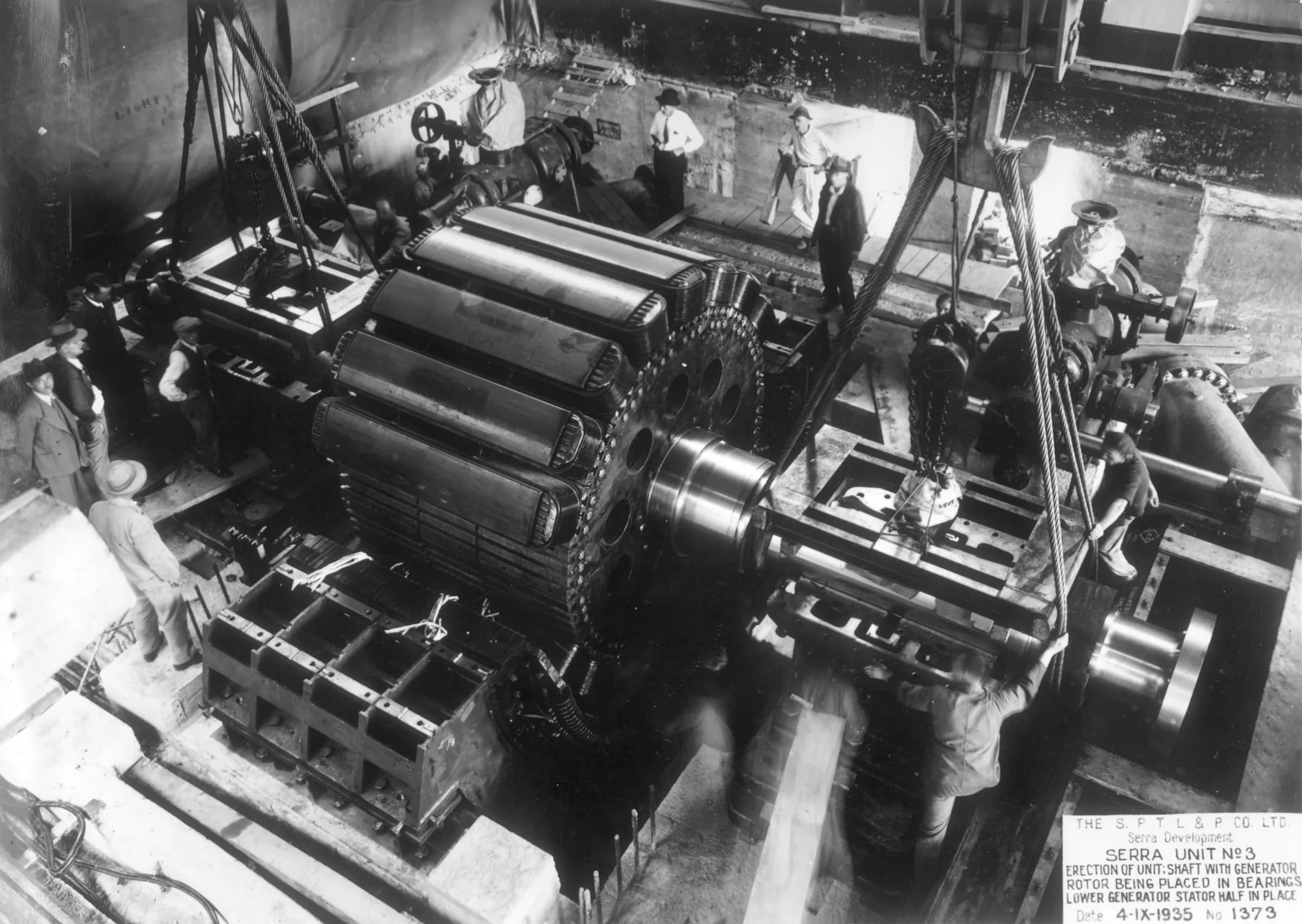 1935 - Construção da 3º unidade geradora da usina externa