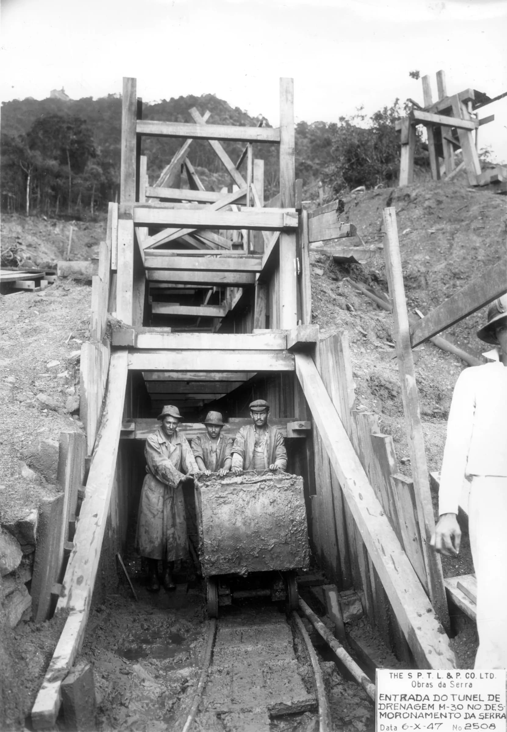 1947 - Entrada do túnel de drenagem